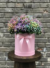 Цветочная композиция из Гипсофила и Розы в шляпной коробке в Пелым