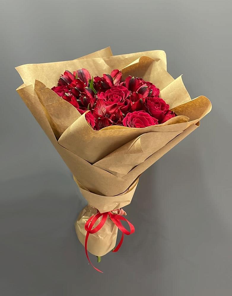 Букет цветов из: Альстромерии и Розы в Пелым