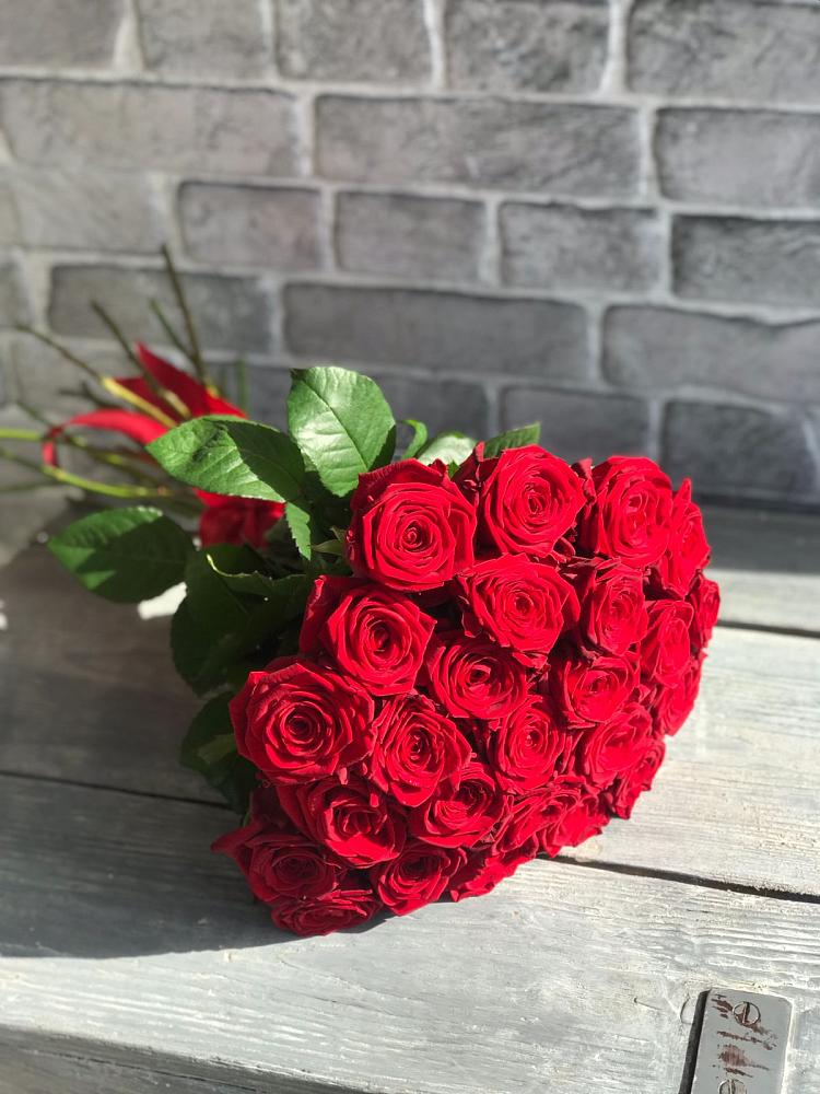 Букет Красные розы Фридом в Пелым