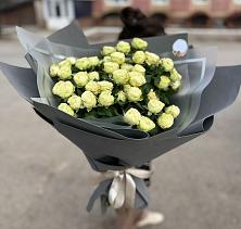 Букет Белые кустовые розы Солинеро в Пелым