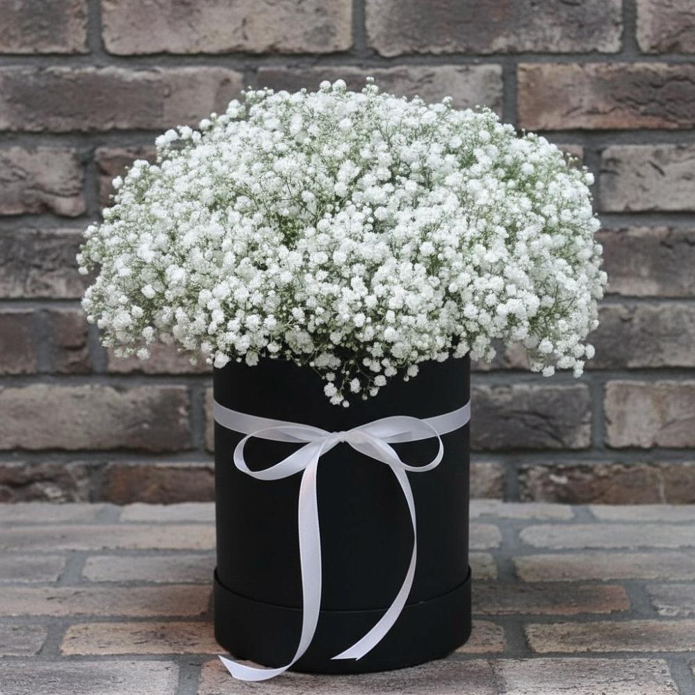 Цветочная композиция из Гипсофила в шляпной коробке в Пелым