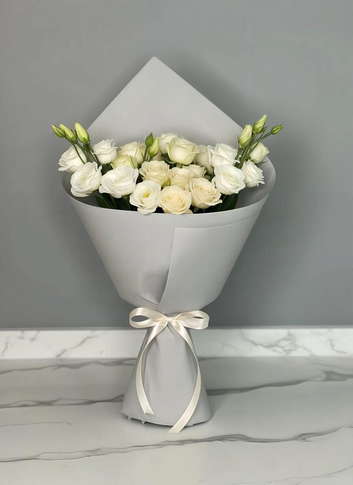 Букет цветов из: Розы и Лизиантусы в Пелым