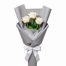 Букет 3 белые розы в Пелым