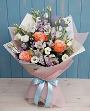 Букет цветов из:  Лизиантусы, Розы, Альстромерии и Гипсофила в Пелым