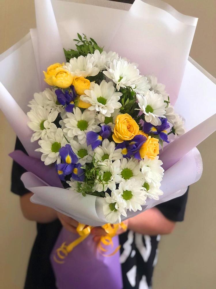 Букет цветов из: Ирисы, Хризантемы и Розы в Пелым