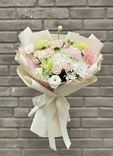 Букет цветов из:  Гвоздики, Розы, Лизиантусы и Хризантемы в Пелым