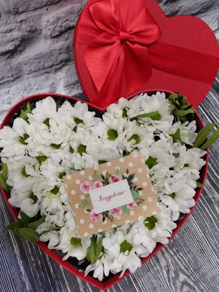 Цветочная композиция из Хризантемы в виде сердца в Пелым