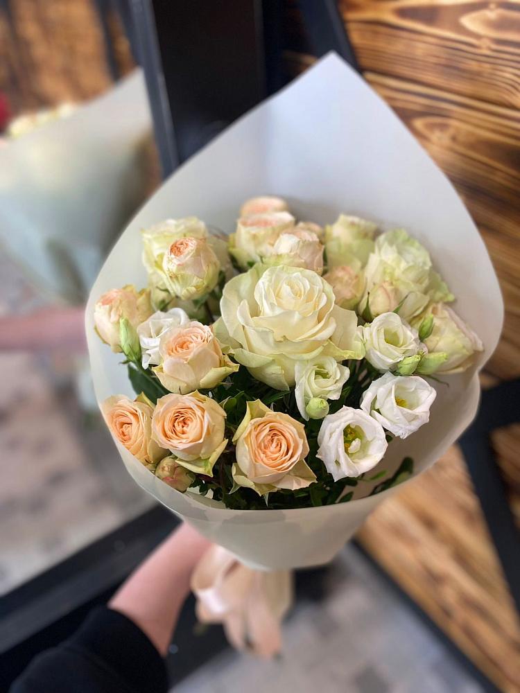 Букет цветов из: Розы и Лизиантусы в Пелым